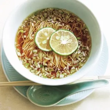 スープを飲み干す美味しさ！「かぼすラーメン」レシピを斉風瑞さんが伝授