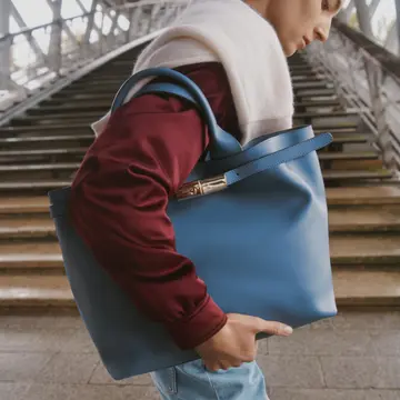 ロンシャンの新作トートバッグを携えて、おしゃれも仕事もエナジェティックに楽しむ！【eclat’s pick up】