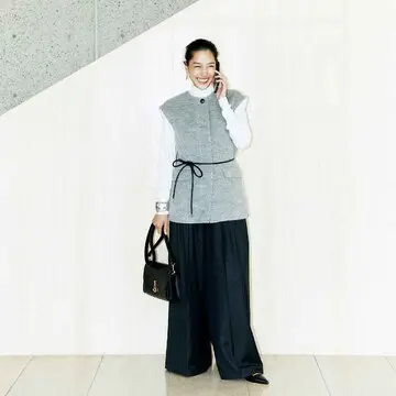 優しげな雰囲気醸す「ボアジレ」を使った甘辛ビジネスコーデ【働く日の新定番「まろやかグレー」】