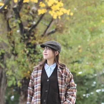 UNIQLOのシャツとショートカーディガンでトラッドスタイルに