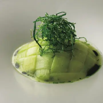 食の未来を見据える料理人の挑戦を味わう。今、通いたい一軒『TROIS VISAGES（トワヴィサージュ）』【50代 新しいグルメ】