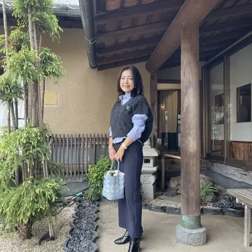 GUシャツをインしたネイビーコーデで鎌倉の古民家スパニッシュレストランへ