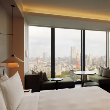 東京湾岸の上空へとエスケープ！ 「フェアモント東京」の最上級ウェルネスステイ【50代のひとり旅】