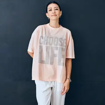 伝説のアイテムをデイリーに着こなして！ キャサリン・ハムネットの「スローガンTシャツ」