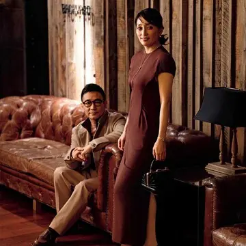 さりげない色合わせで"リンクコーデ”を楽しむ【八嶋智人・宮下今日子夫妻のデートスタイル】