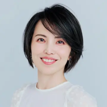 技ありグラデショートで、面長の顔立ちをおしゃれにカバー【50代髪型・ヘアスタイル】