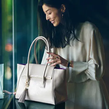 働く女性にうれしい収納力と軽さが魅力「FUMIKODA」のバッグ
