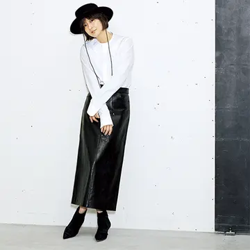 【富岡佳子 最新ファッション】白シャツに求める条件は？