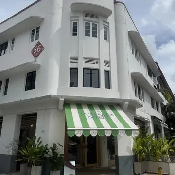 顔周りもスッキリ！大人の抜け感を意識した耳かけショートヘア【チームJマダムブログ人気記事週間ランキングTOP10】_1_2-1