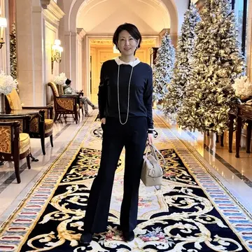 ご褒美のラグジャリーホテルステイはシンプルパンツコーデで上品に♡パリフォーシーズン