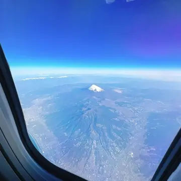 飛行機の中から見た富士山