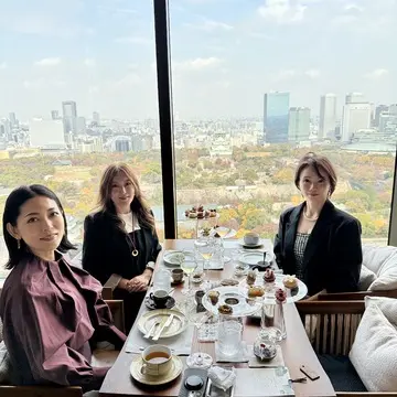 パティーナ大阪「にじり」で楽しむ、贅沢な景色とアフタヌーンティー