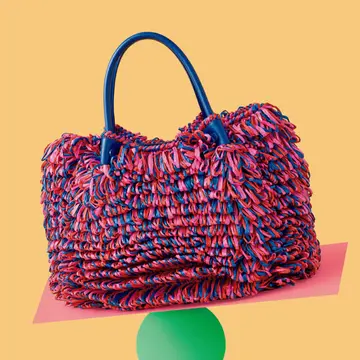 【華やか＆シンプルなバッグ2選】ジョルジオ アルマーニのトートバッグ＆プラダのドットメッシュバッグ
