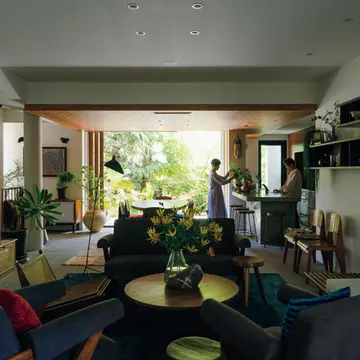 【50代、私に心地いい家】緑を感じられるスペースが魅力。神真美さん邸の心地よい空間