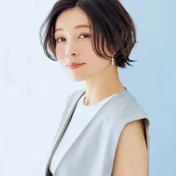 どんな顔型にも似合う！華やかで女性らしい雰囲気「50代のショートボブ」8選
