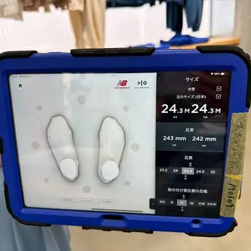 おしゃれで散策などにもピッタリな歩きやすいスニーカー