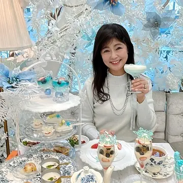 お花でできた白銀の世界！期間限定！雪のストロベリーアフタヌーンティー