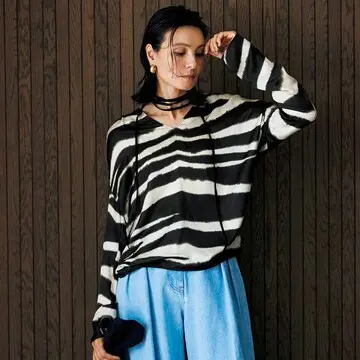 品よく着こなすには?「ゼブラ柄ブラウス」を使ったカジュアルコーデ