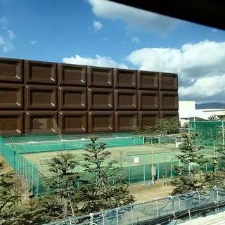 『在来線の車窓から 1』チョコレートのある風景