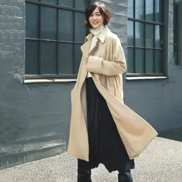 富岡佳子さんがまとう、冬の上質アイテム「ATON」のローデンコート