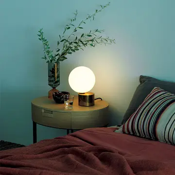 「アーティスティックな照明」で心地よい眠りを！ベッドサイドに灯す柔らかな光【小さな照明】