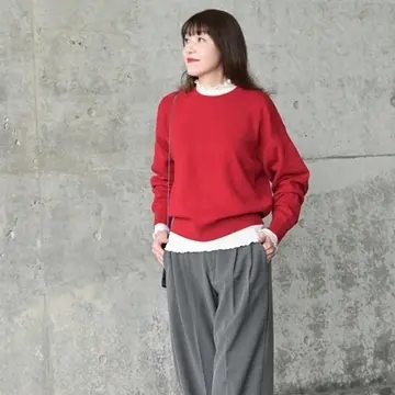 「赤」を取り入れたカジュアルコーデ