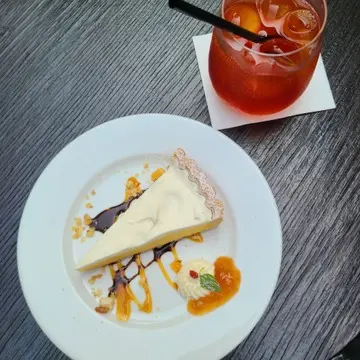 森のカフェへ