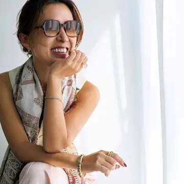 大草直子さんの夏おしゃれのイメージは海外旅！ 素肌に似合うゴールドジュエリー