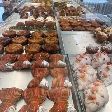 顔周りもスッキリ！大人の抜け感を意識した耳かけショートヘア【チームJマダムブログ人気記事週間ランキングTOP10】_1_2-2