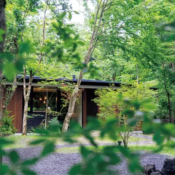 軽井沢にある理想の別荘『ラ・メゾン軽井沢』で、自然に囲まれながらゆったりとした時間を