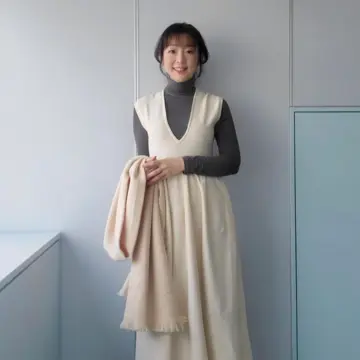 オフィスからの会食には、リラクシーでスタイル美なニットワンピースが心強い味方に