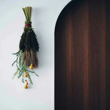 新年を華やかに迎える！年始の花あしらい【花生師・岡本典子さんに教わる"花あしらい”】