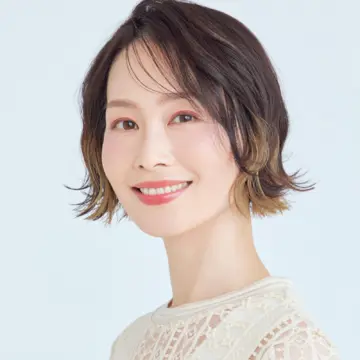 ボブヘアをちょっと変えたい！をかなえるチラ見せインナーカラー【50代髪型・ヘアスタイル】