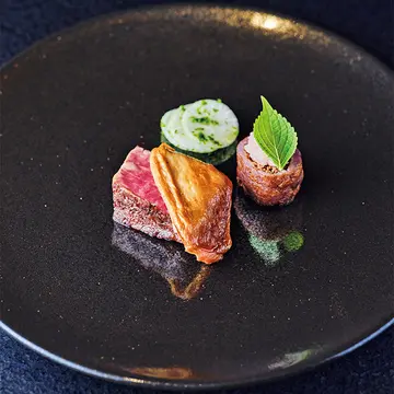 都心の贅沢宿。天然温泉と美食でリフレッシュ