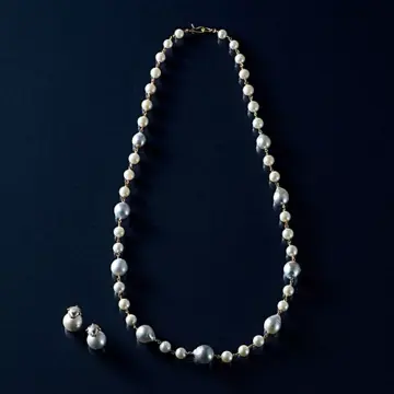 【50代 ファッション】売れ続けるのは理由がある！「ボン マジック」の白蝶バロックパールを今こそ手に入れて【E by éclat ウォッチャー・Ｆ美の深掘りダイアリー】