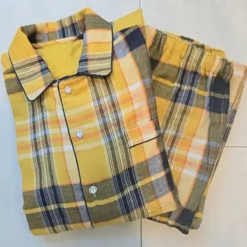 顔周りもスッキリ！大人の抜け感を意識した耳かけショートヘア【チームJマダムブログ人気記事週間ランキングTOP10】_1_19-2