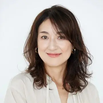 ふんわり感で印象アップ！50代のための「セミロング＆ロングヘア」25選