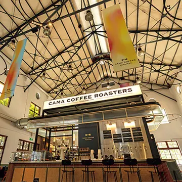 【台湾、美食の旅】歴史的建築で名物メニューを味わうカフェ「CAMA COFFEE ROASTERS 豆留文青」