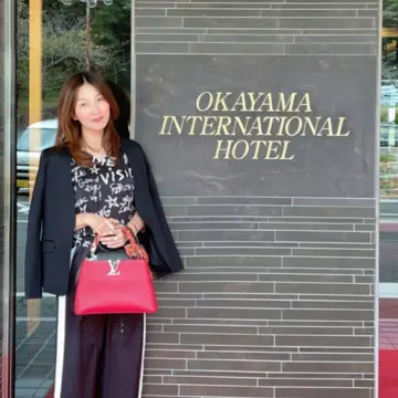 黒ジャケットにイージー艶ラインパンツで岡山国際ホテルランチへ行って来ました(^^♪