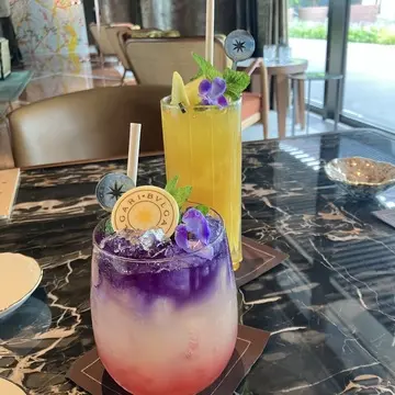 ブルガリホテルのバーでひとやすみ