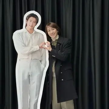 顔周りもスッキリ！大人の抜け感を意識した耳かけショートヘア【チームJマダムブログ人気記事週間ランキングTOP10】_1_15-2