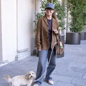 アクセントになるスニーカーでおしゃれ指数をアップ！ファッションプロのスニーカースタイル【パリ・ミラノのおしゃれマダムSNAP 2025-2026冬】