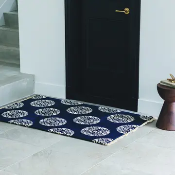 【美しい絨毯】家の玄関をランクアップする「上質な柄となめらかな足ざわりの絨毯」