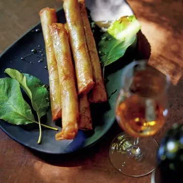 お酒のお供にも！りんごのサラダ、りんご春巻きの作り方【大人の甘美なりんごレシピ】