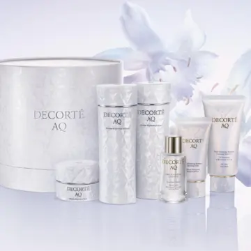 コスメデコルテ・スック・クラランス。まだ間に合う！ 50代が買うべきリュクスなクリスマスコフレ