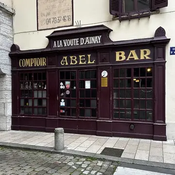 リヨンの老舗 Le Café Comptoir ABEL（アベル）でいただく、伝統のブレス鶏 	