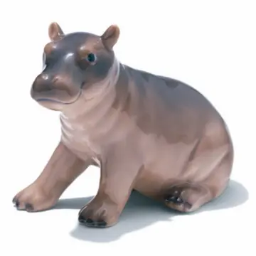 暮らしの空間を彩るインテリアたち。ロイヤル コペンハーゲンのイヤーフィギュリン、ヴィトラのラウンジチェアほか