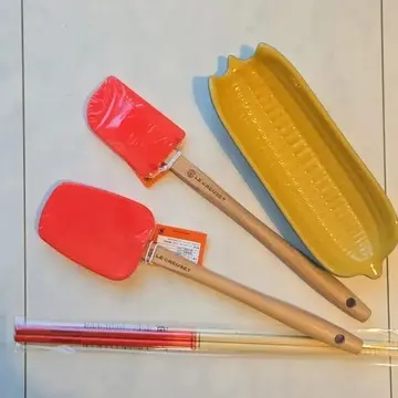 顔周りもスッキリ！大人の抜け感を意識した耳かけショートヘア【チームJマダムブログ人気記事週間ランキングTOP10】_1_19-1