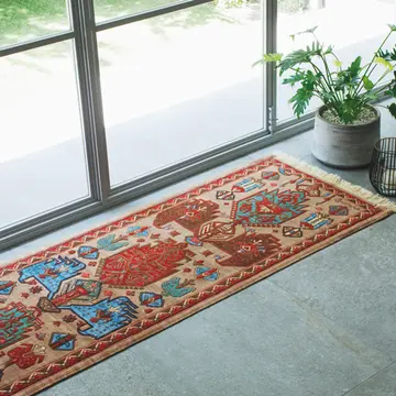 【美しい絨毯】窓辺を特別な場所へと格上げする「アートのような絨毯」