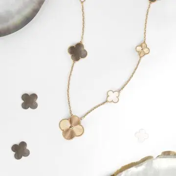 【eclat’s pick up】ヴァン クリーフ＆アーペルより、装いの楽しみが広がる「アルハンブラ」の新作が誕生